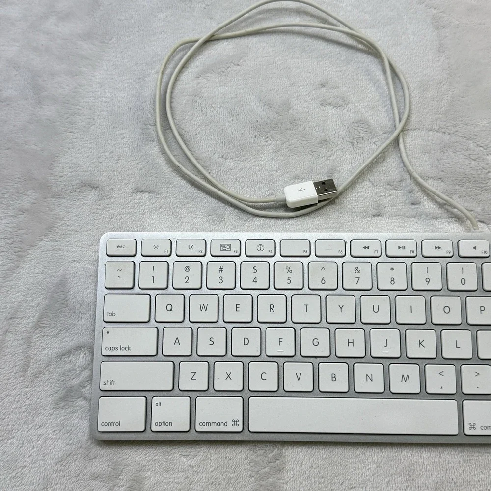 Apple Wired Aluminum Keyboard A1243 USB Full Size Numeric Keypad Tested